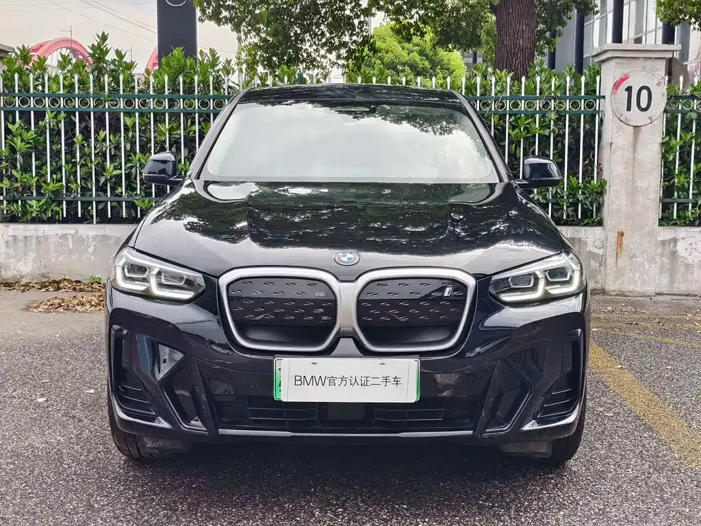 BMW iX3 — фото 9