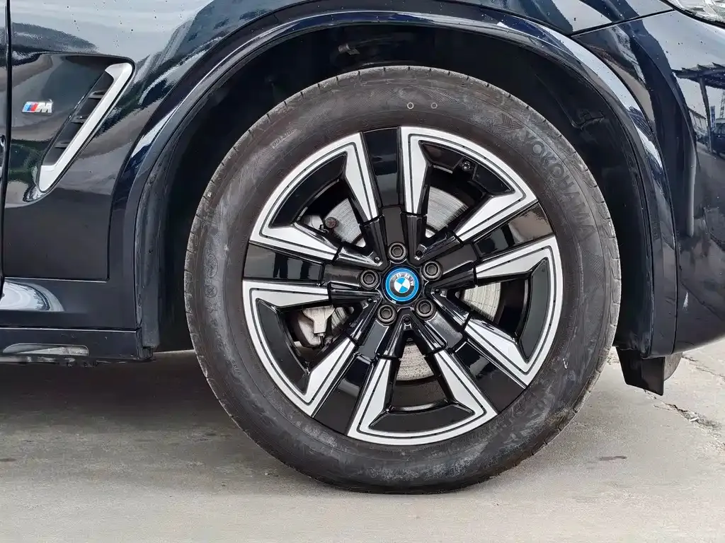 BMW iX3 — фото 2