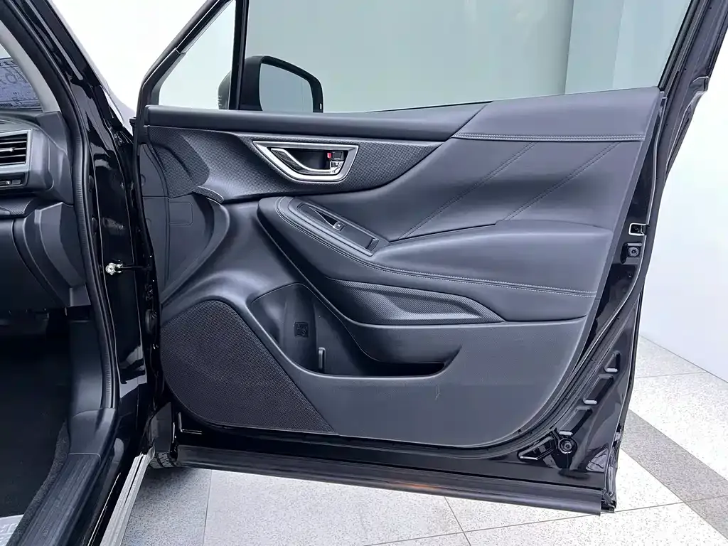 Subaru Forester — фото 10