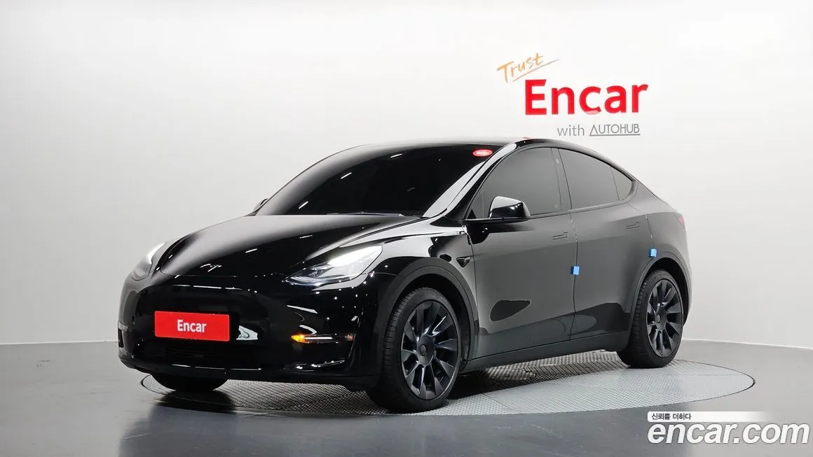 Tesla Model Y — фото 1