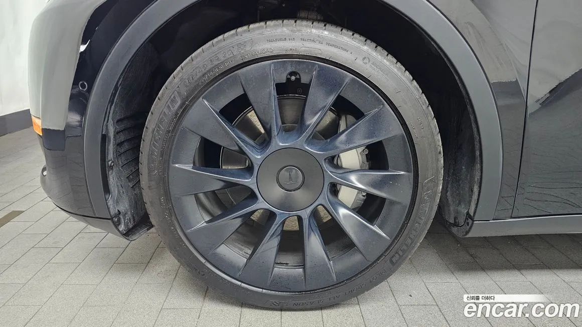 Tesla Model Y — фото 8