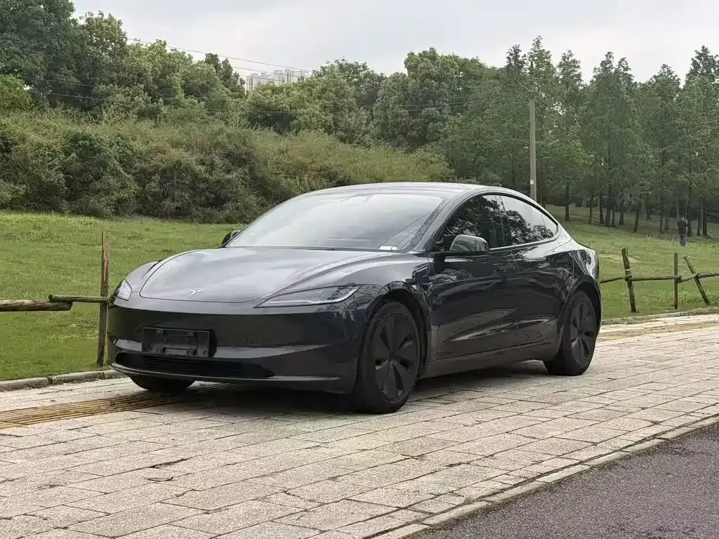 Tesla Model 3 — фото 1