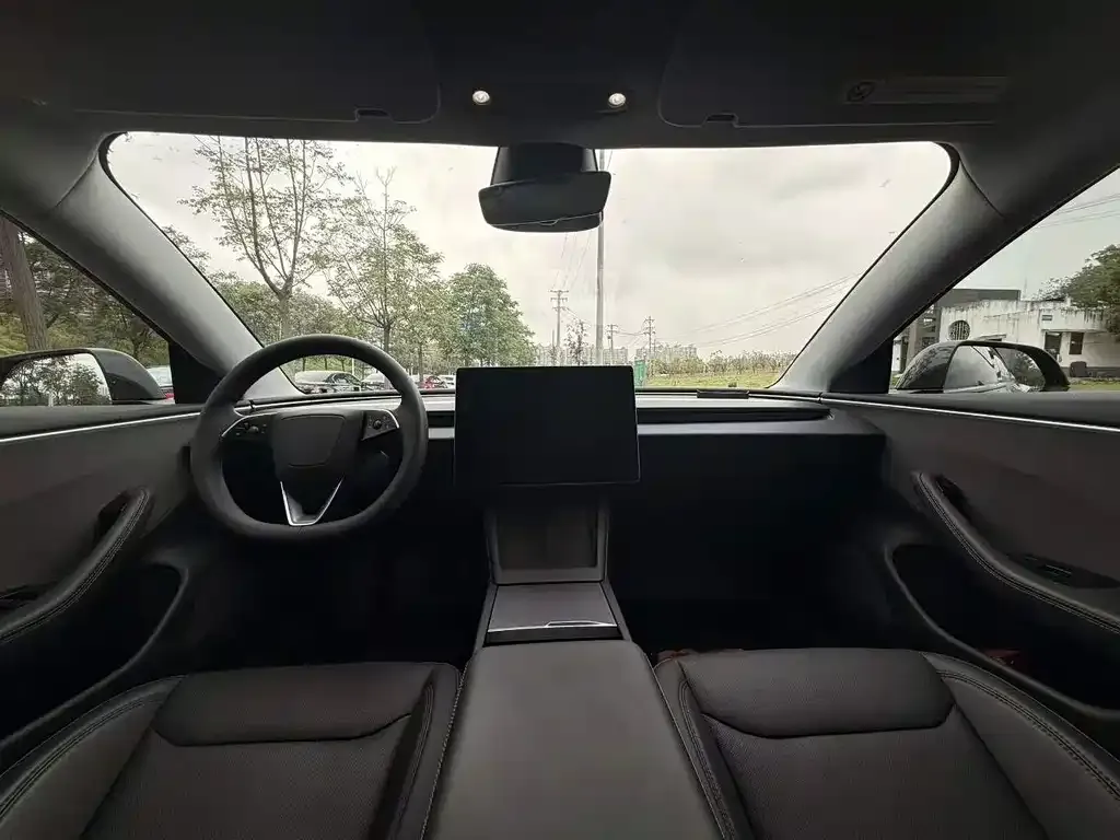 Tesla Model 3 — фото 4