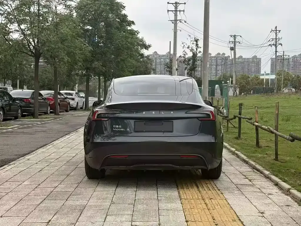 Tesla Model 3 — фото 7