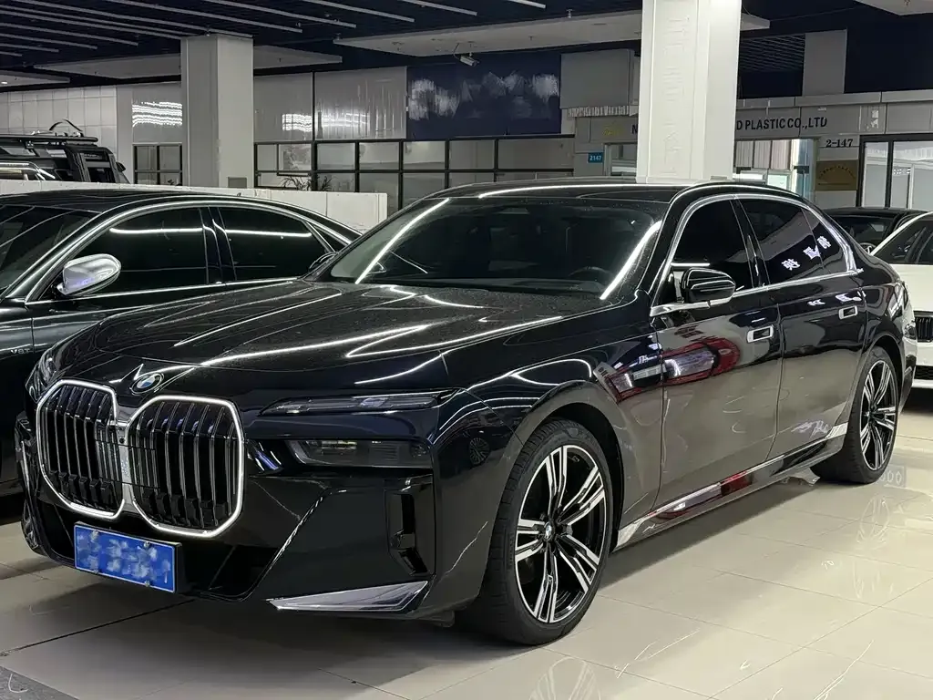 BMW 7 Series — фото 1
