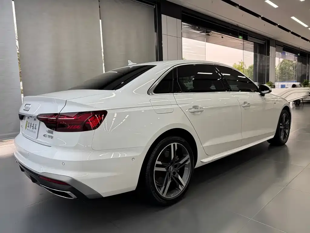 Audi A4L — фото 10