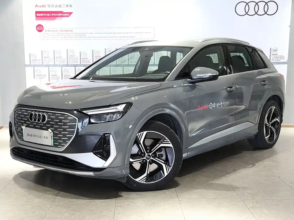 Audi Q4 e-tron — фото 1