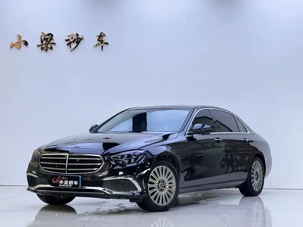 Mercedes-Benz E-Class — фото 1