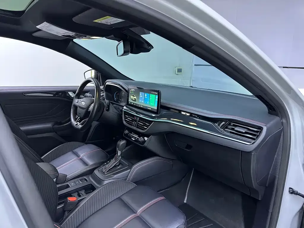 Ford Focus 2022 из CN, фото 5