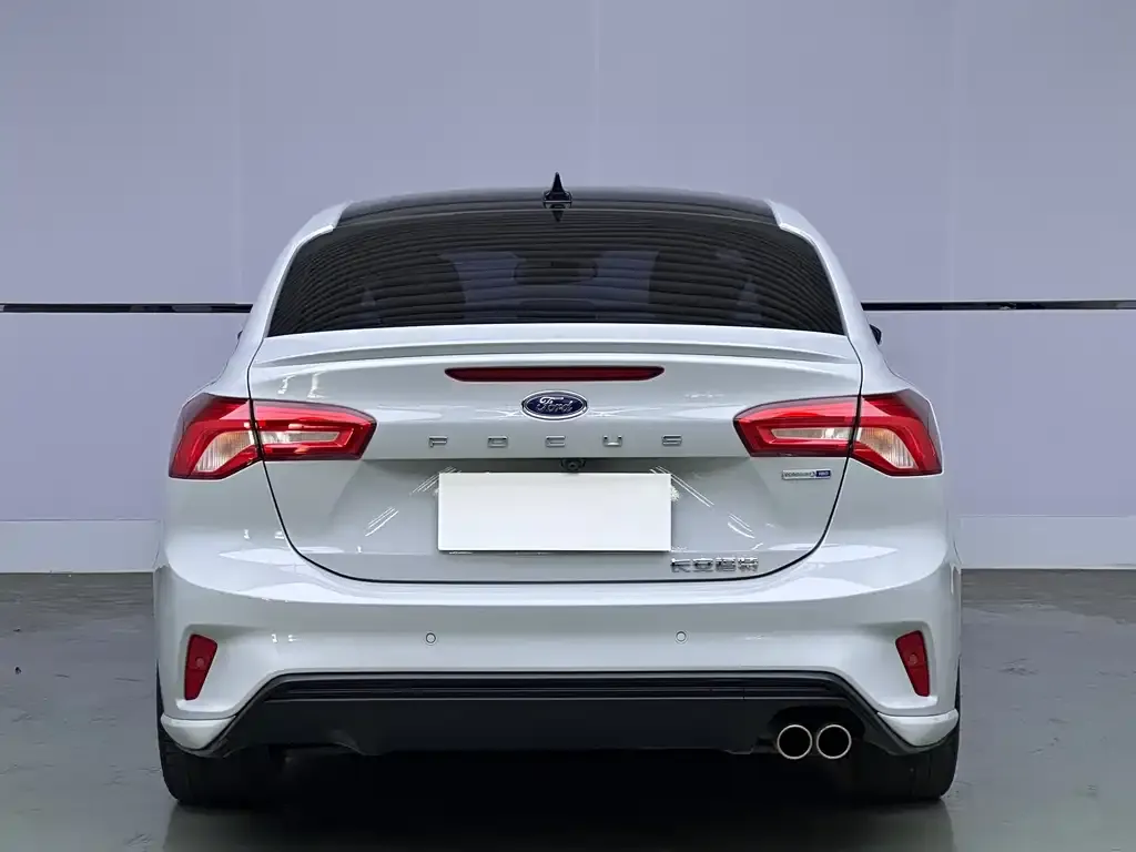 Ford Focus 2022 из CN, фото 2