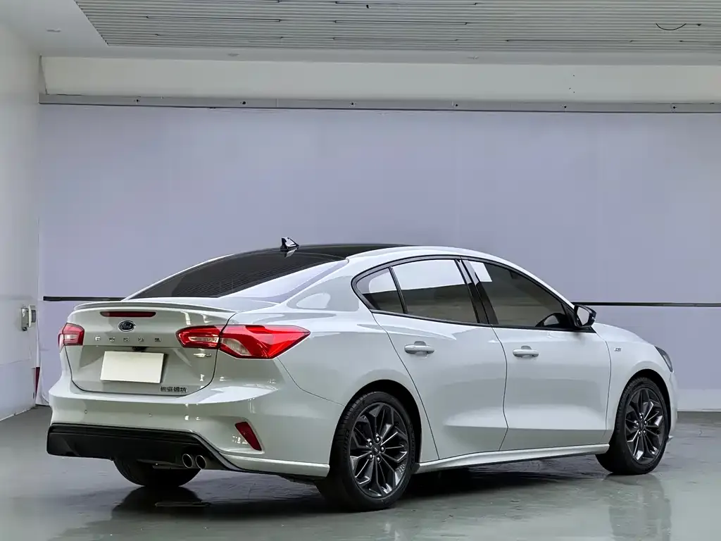 Ford Focus 2022 из CN, фото 3