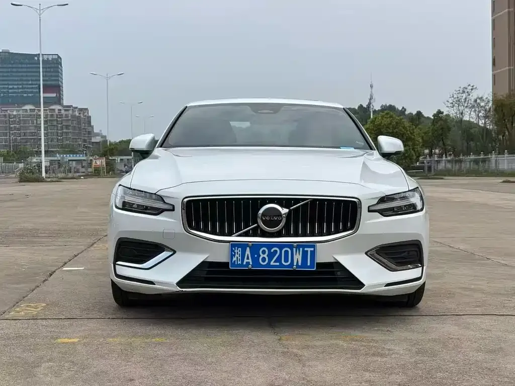Volvo S60 2023 из CN, фото 6