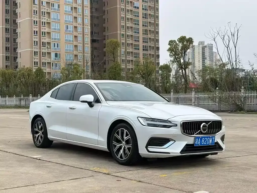 Volvo S60 2023 из CN, фото 8