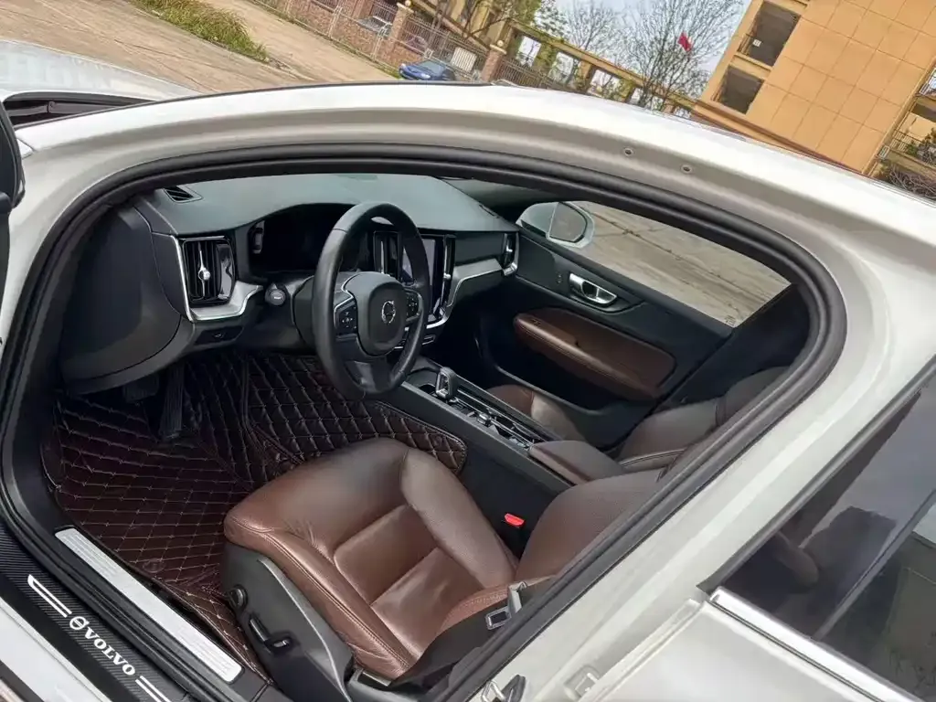 Volvo S60 2023 из CN, фото 7