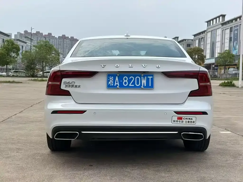 Volvo S60 2023 из CN, фото 4