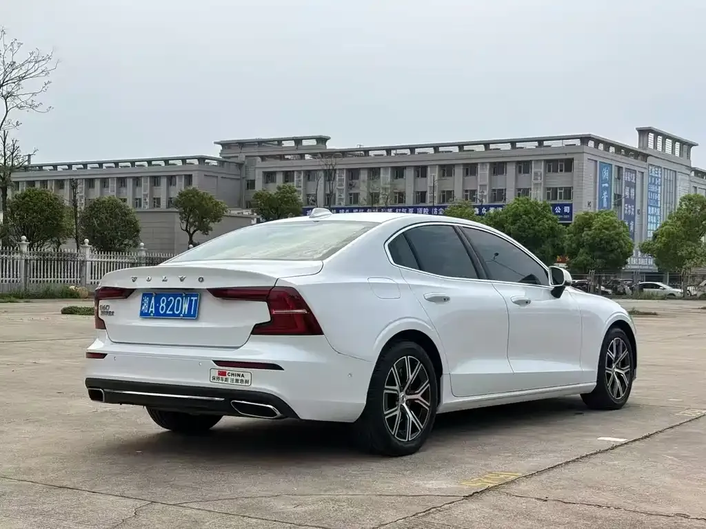 Volvo S60 2023 из CN, фото 5