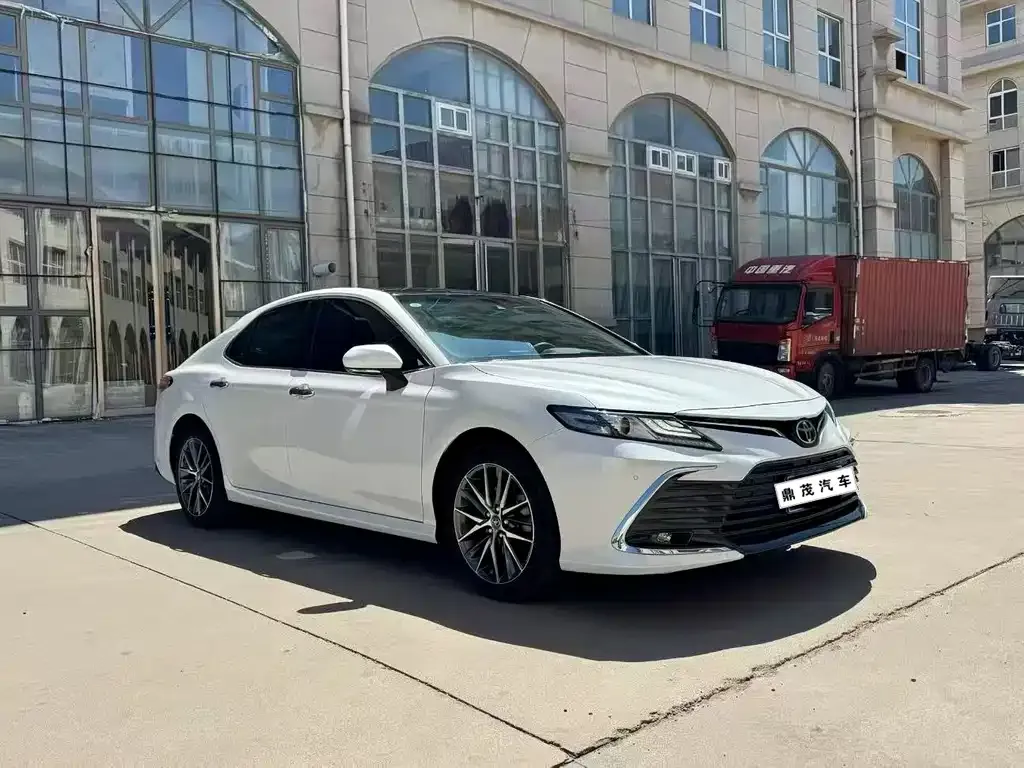 Toyota Camry — фото 9