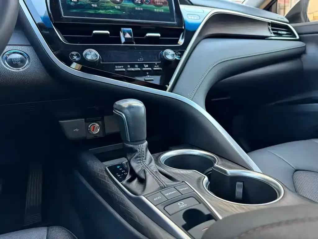 Toyota Camry — фото 8