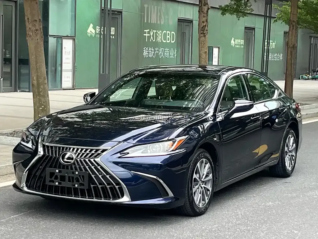 Lexus ES — фото 1