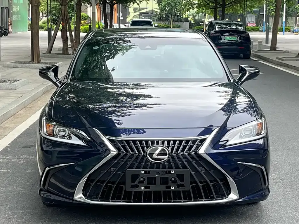 Lexus ES — фото 10