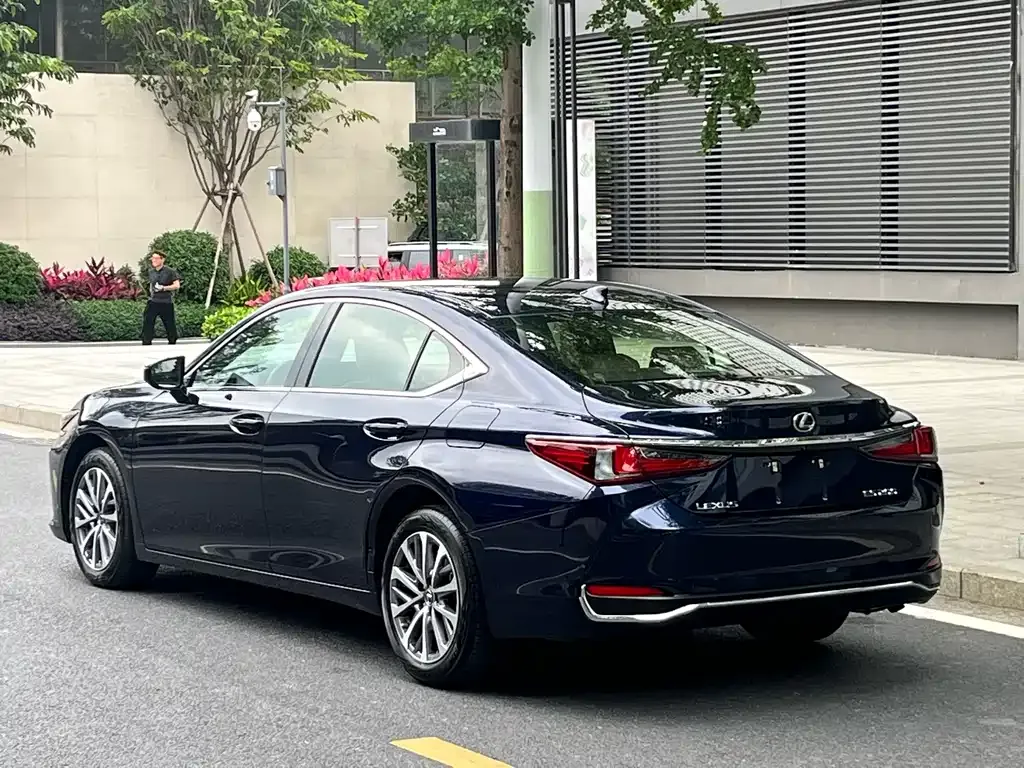 Lexus ES — фото 9