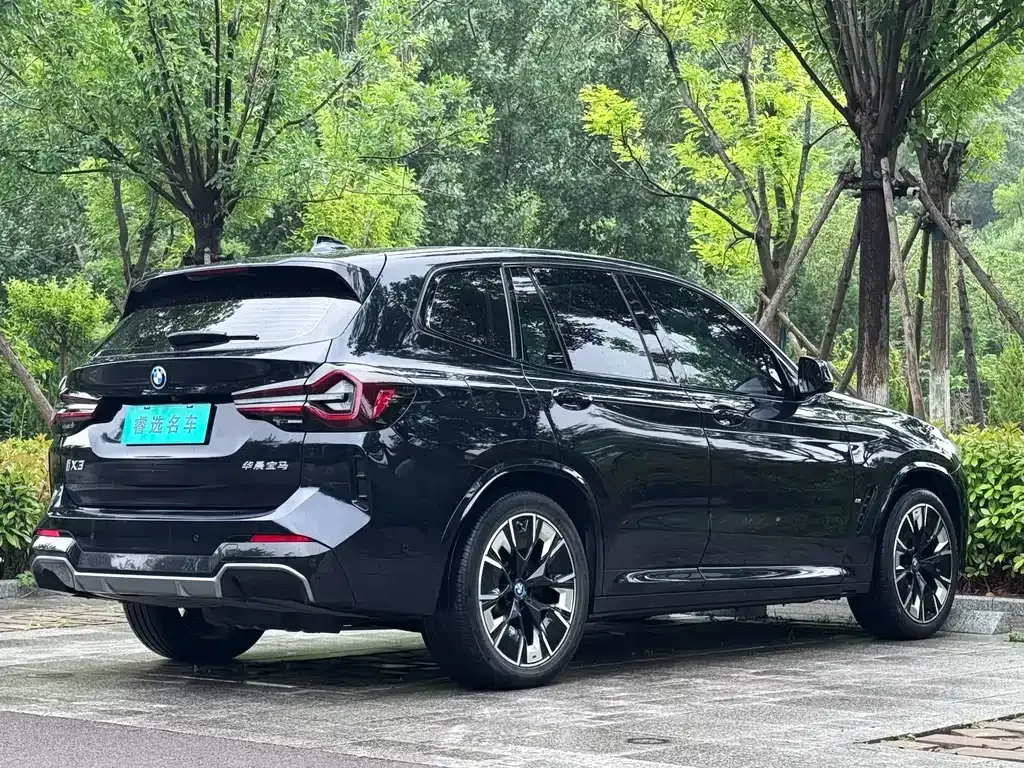 BMW iX3 — фото 8