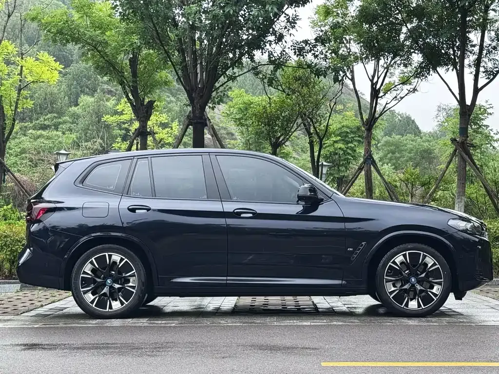 BMW iX3 — фото 3