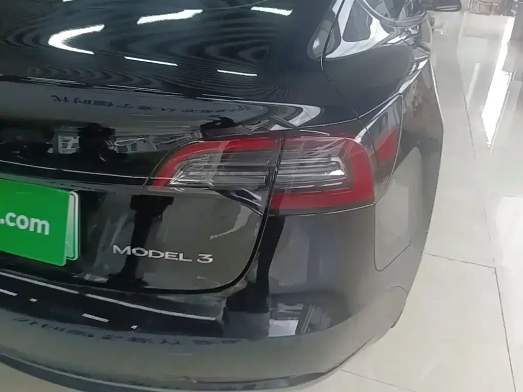 Tesla Model 3 — фото 7