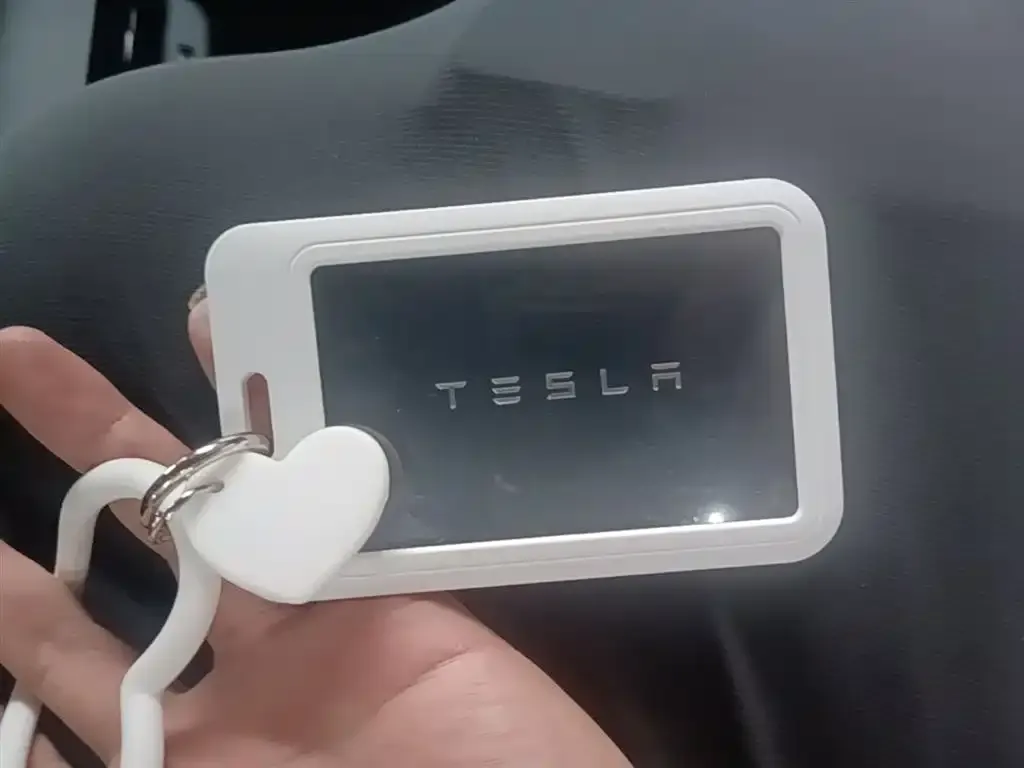 Tesla Model 3 — фото 4