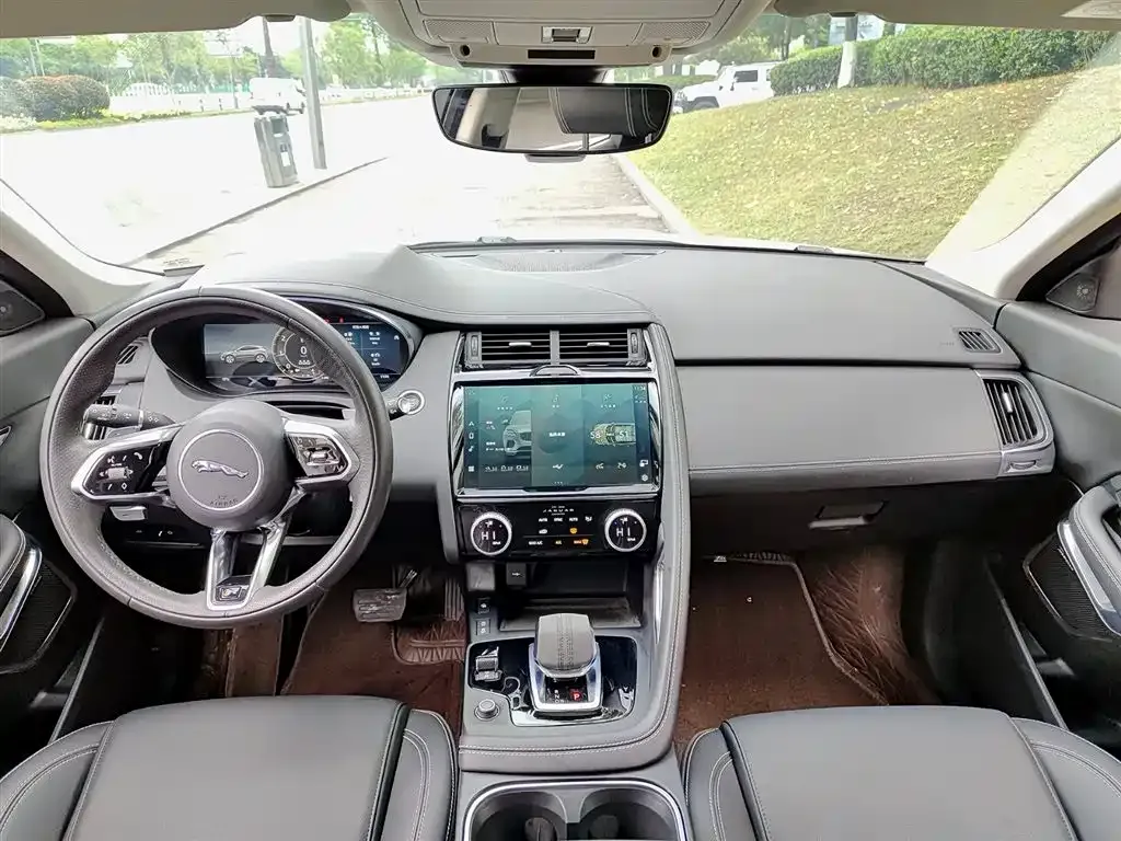 Jaguar E-PACE 2025 из CN, фото 2
