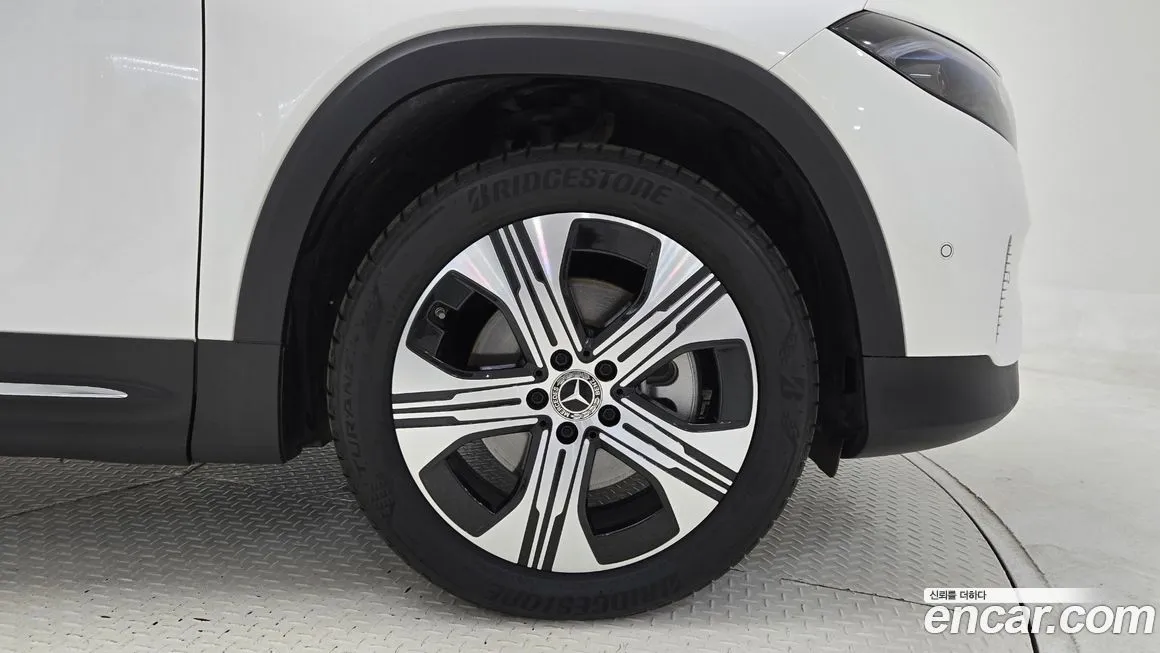 Mercedes-Benz EQB — фото 10