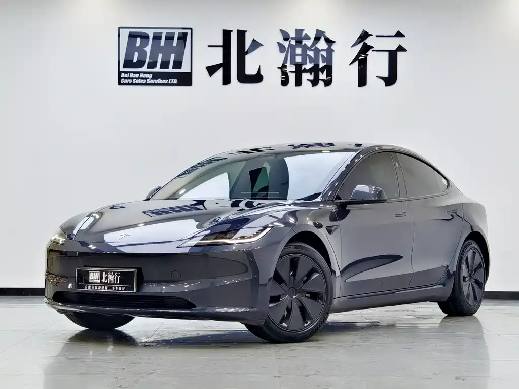 Tesla Model 3 — фото 1