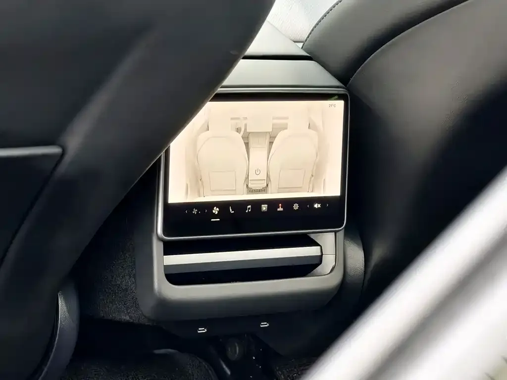 Tesla Model 3 — фото 4