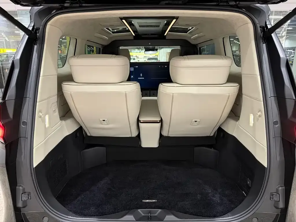 Lexus LM 2026 из CN, фото 3