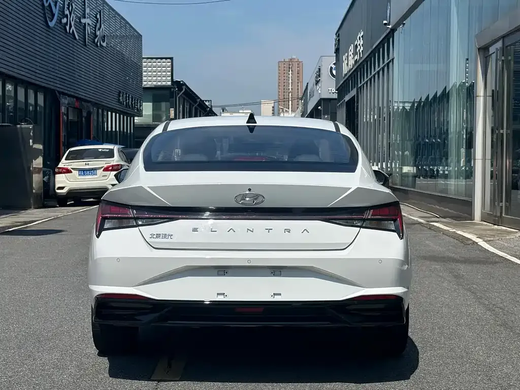 Hyundai Elantra — фото 3