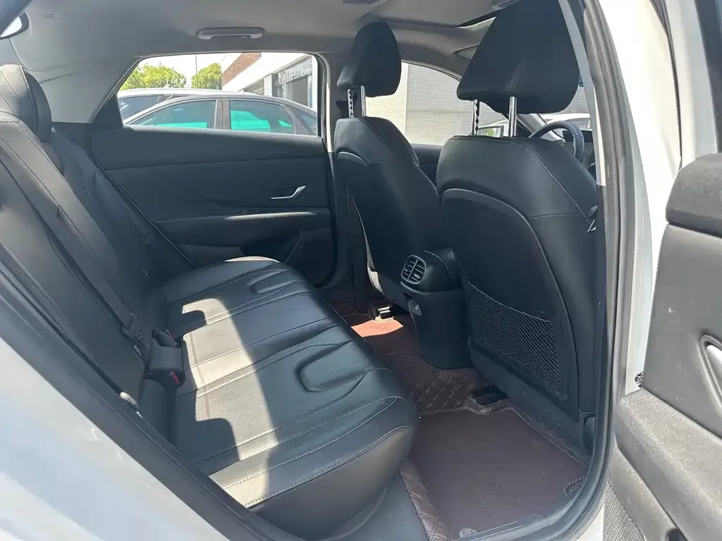 Hyundai Elantra — фото 2