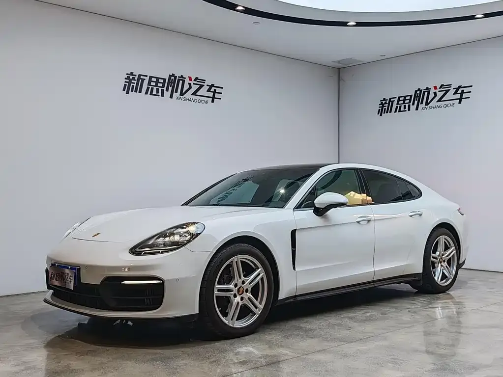 Porsche Panamera — фото 1