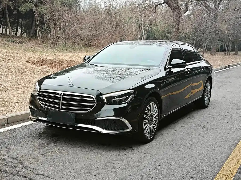 Mercedes-Benz E-Class — фото 1