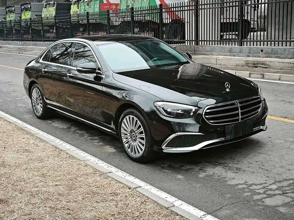 Mercedes-Benz E-Class — фото 5