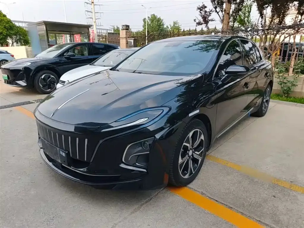 Hongqi E-QM5