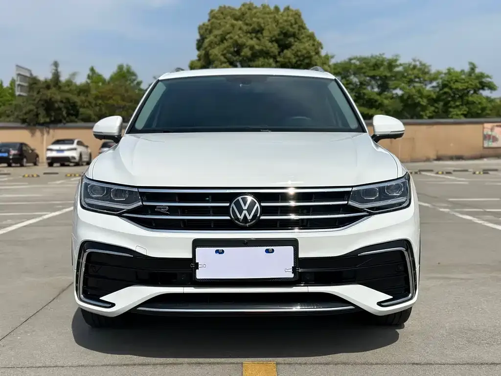 Volkswagen Tiguan L — фото 7