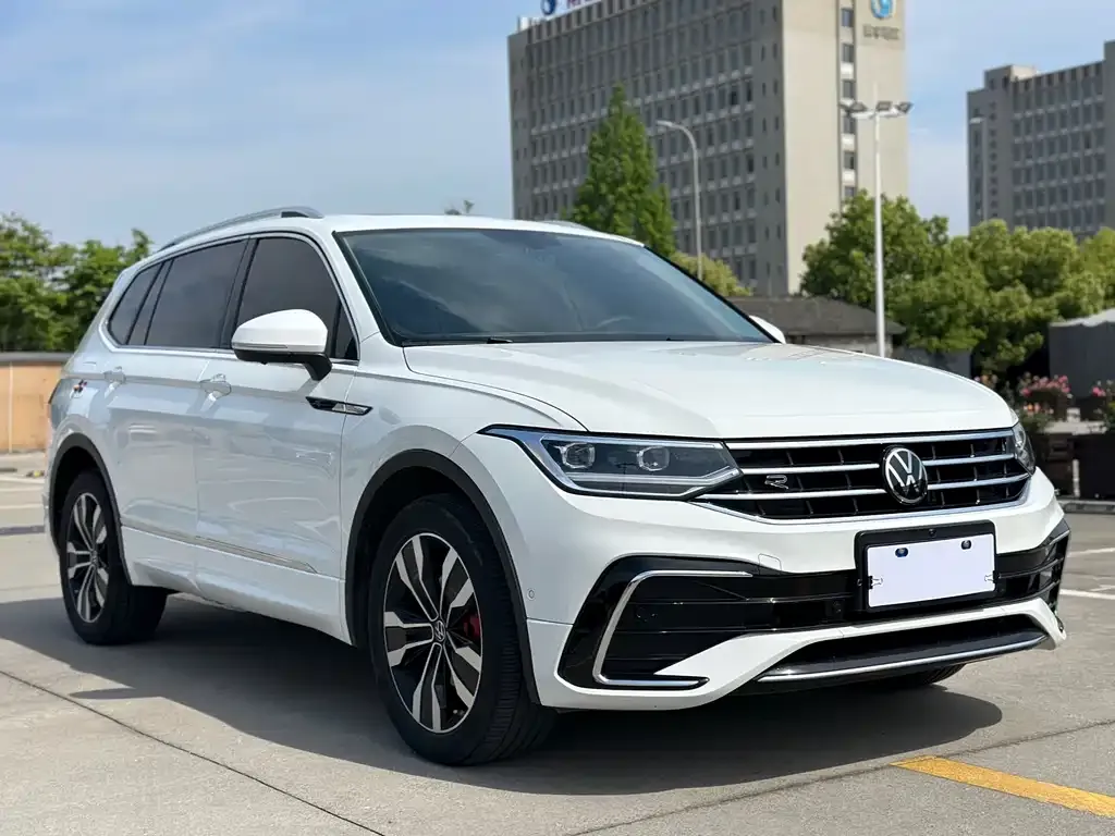 Volkswagen Tiguan L — фото 4