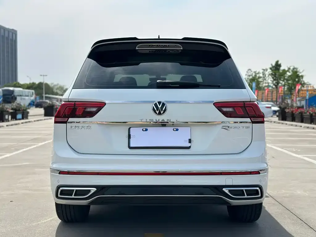 Volkswagen Tiguan L — фото 2