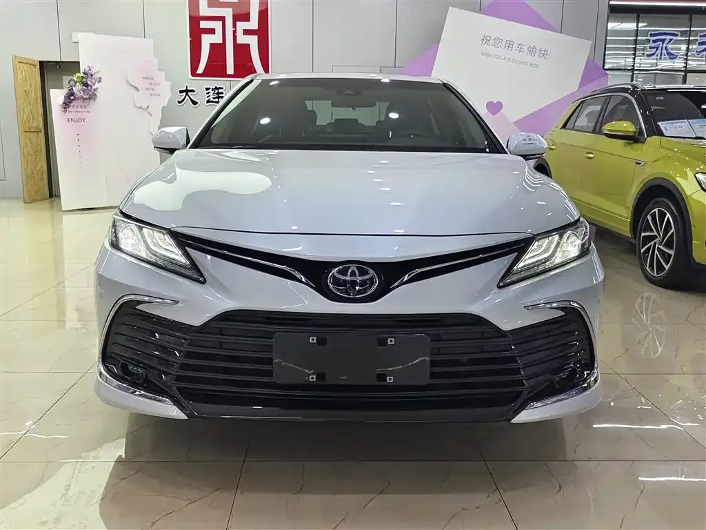 Toyota Camry — фото 6