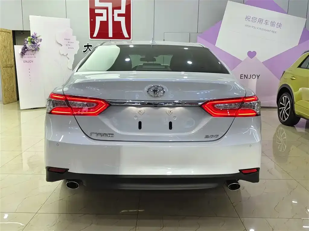 Toyota Camry — фото 5
