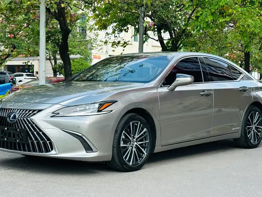 Lexus ES — фото 1