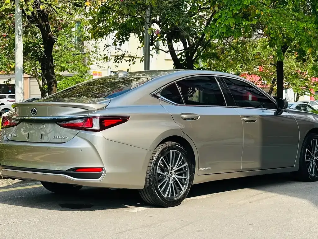 Lexus ES — фото 8