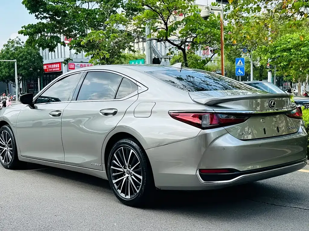 Lexus ES — фото 9