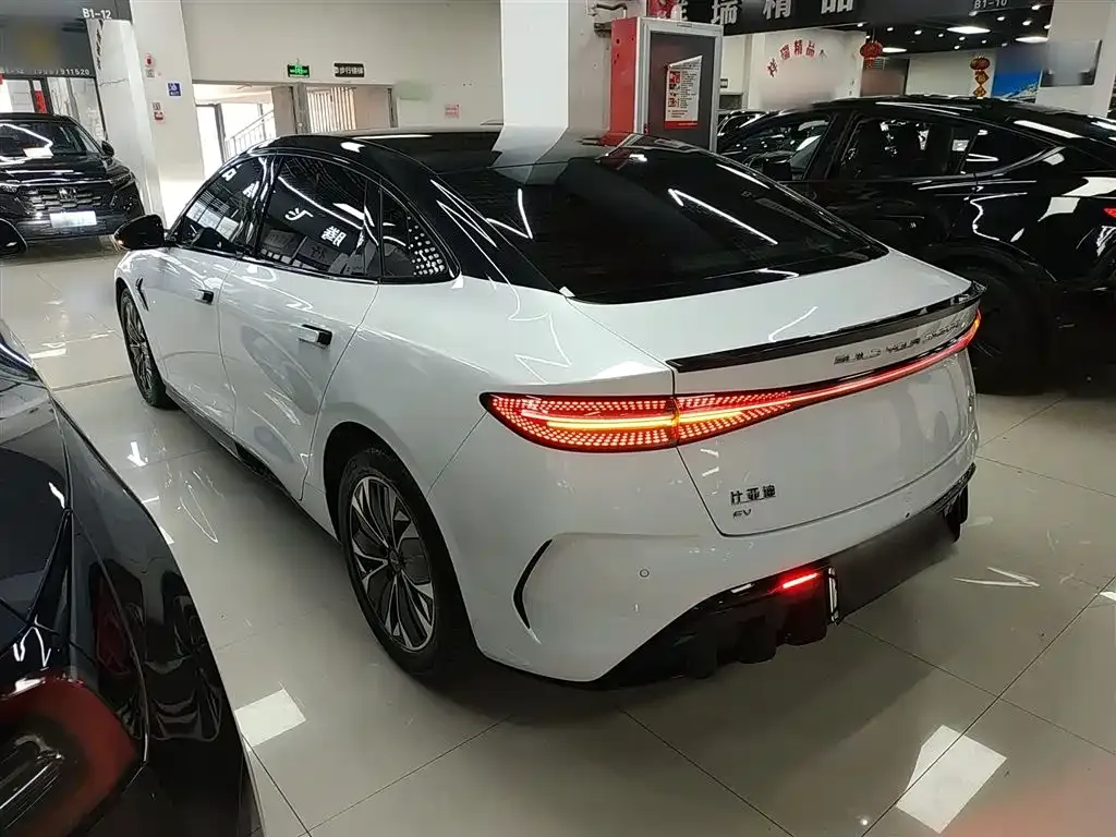 BYD Seal — фото 10
