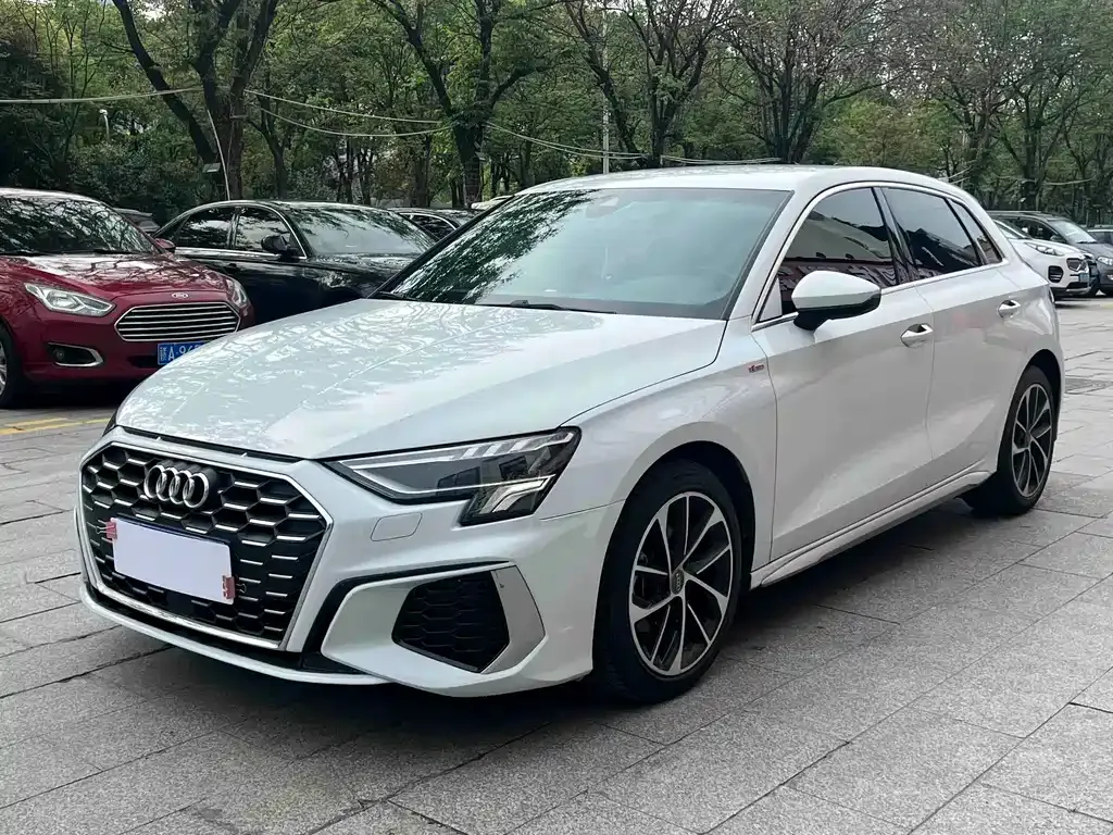 Audi A3 — фото 1